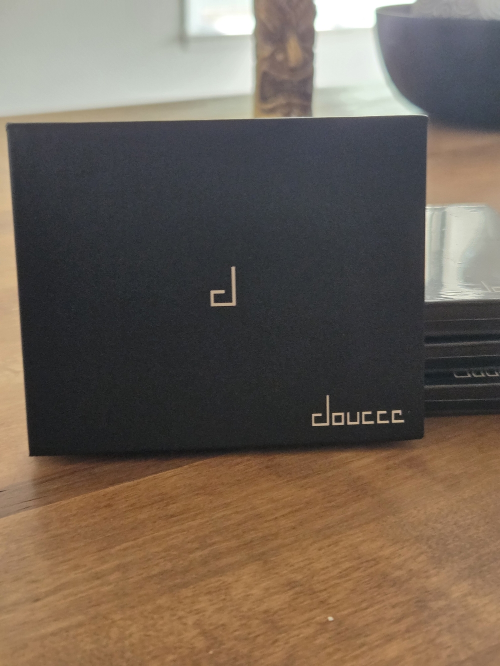 Doucce On The Go Palette - 4 Eyeshadows; 1 Highlighter; 1 Blush - SEALED Package - Picture 4 of 4